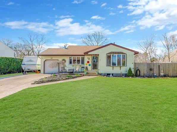 42 Mallard Avenue, Selden, NY 11784