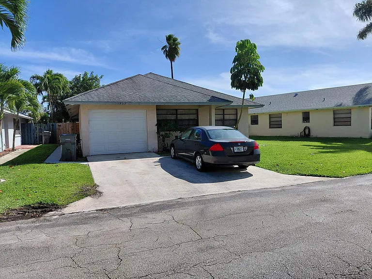 1322 Pines Ln — Photo 24