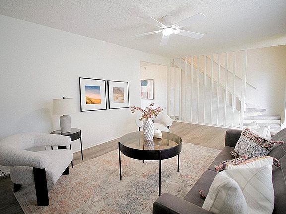 4th image of 10921 McKinley Ave