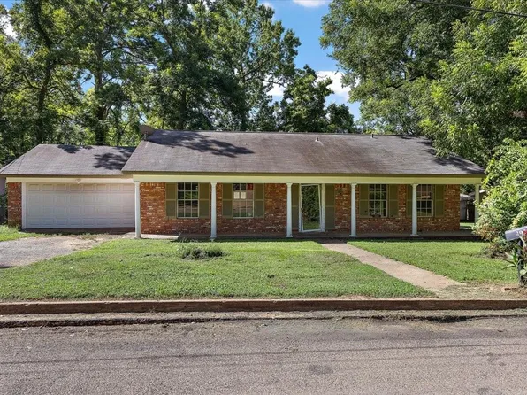 207 E Homewood Dr, Crockett, TX 75835