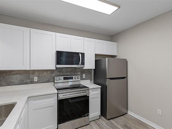 3rd image of 522 Villa Del Sol Cir APT 201