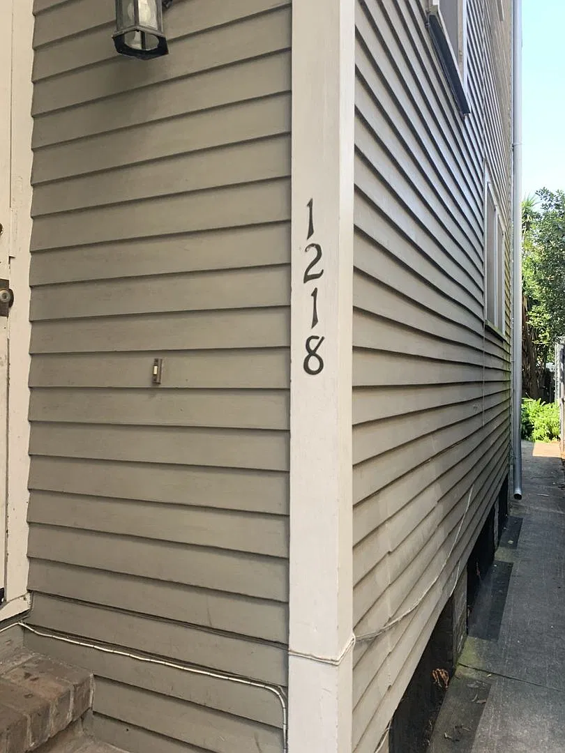 1218 Joseph St. Upper — Photo 3