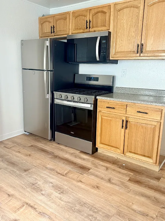 1 bed, 1.0 bath, $2,200 — Photo 2