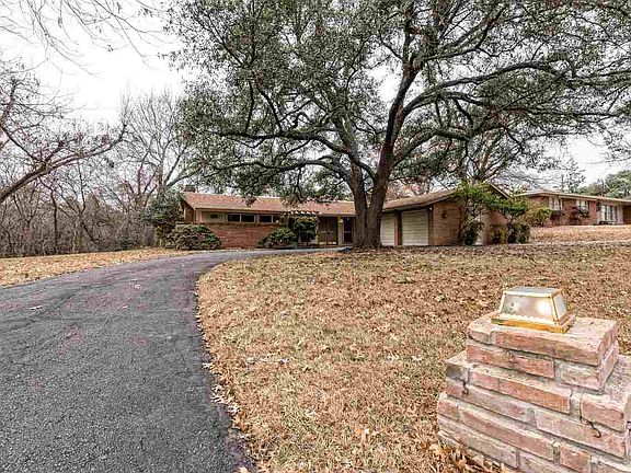 2nd image of 2212 Mount Carmel Dr