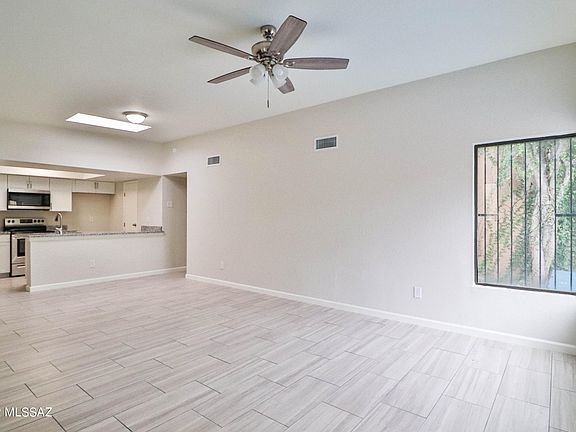 3rd image of 3518 N Brookhaven Ln