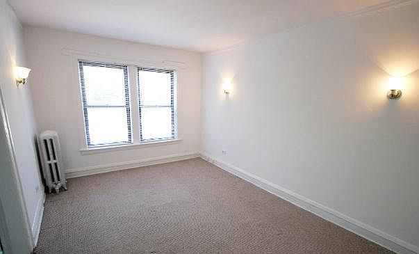 1st image of 4730 S Woodlawn Ave APT 1D