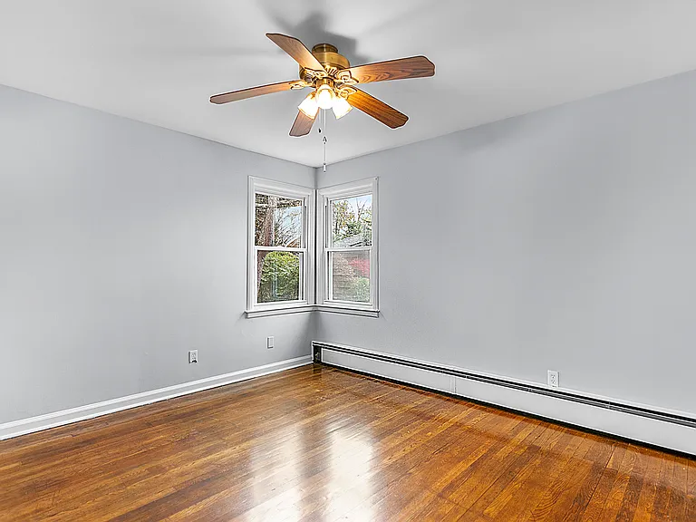 15 Glen Spring Dr — Photo 5
