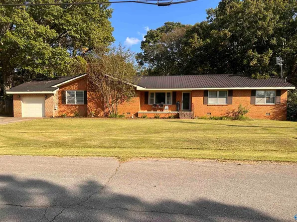 2117 Mythewood Dr SW, Huntsville, AL 35803