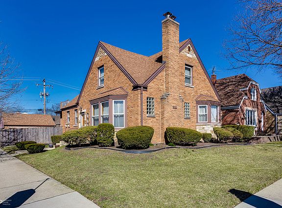 3rd image of 3400 N Oak Park Ave