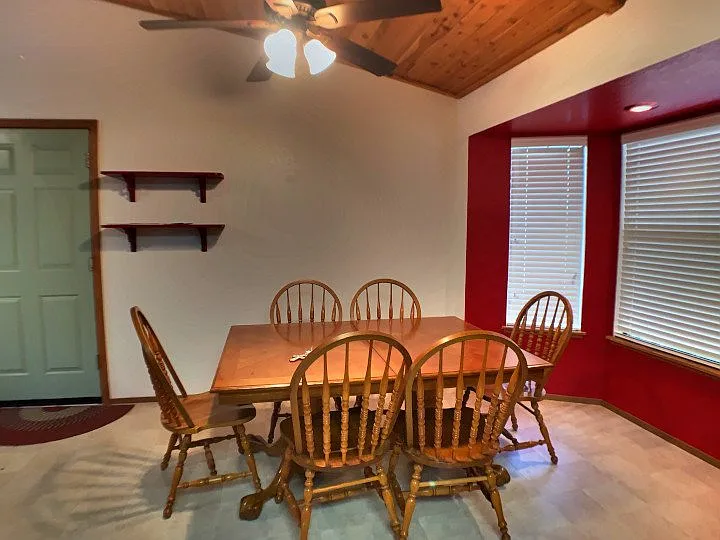 3 bed, 2.0 bath, 1260 sqft, $2,145 — Photo 4