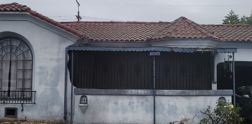 1st image of 3018 S Victoria Ave