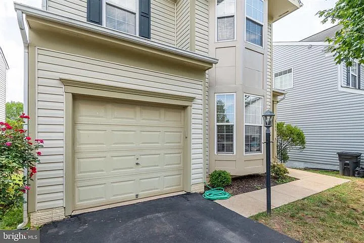 6805 Hollow Glen Ct — Photo 11