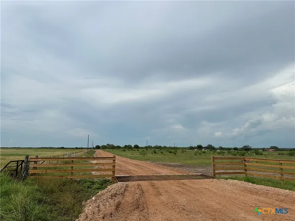 11 Dentler Rd, Victoria, TX 77905