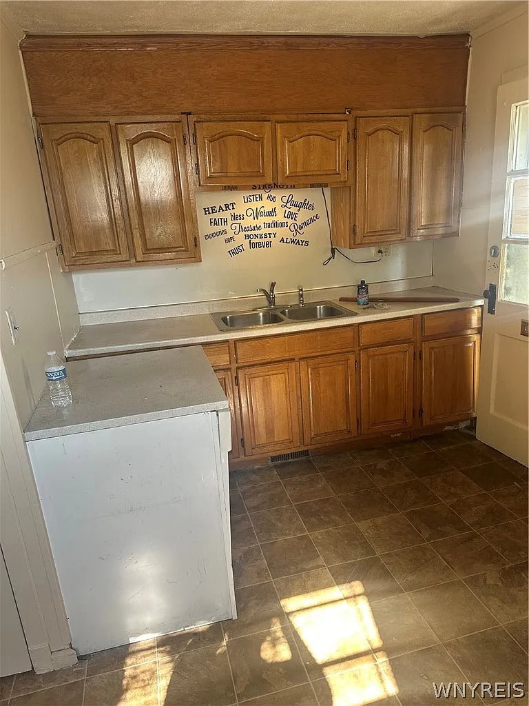 1 bed, 1.0 bath, 1402 sqft, $1,000 — Photo 4