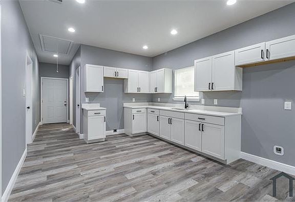 3rd image of 815 E 16th Ave