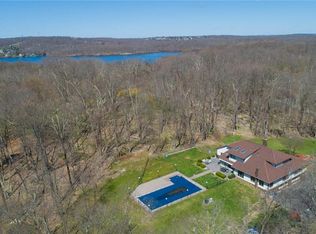 1099 E Mombasha Rd, Monroe, NY 10950