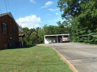 943 15th St SE, Hickory, NC 28602