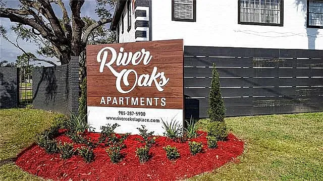 River Oaks Apartments — Photo 1