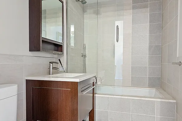 Sold by (Legacy) Elegran | media 7