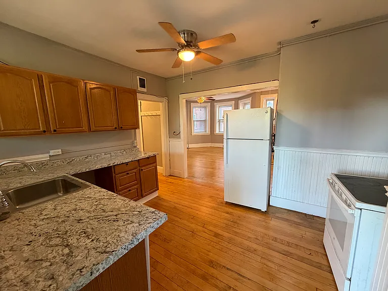 15 Lynde St #12.5 — Photo 4
