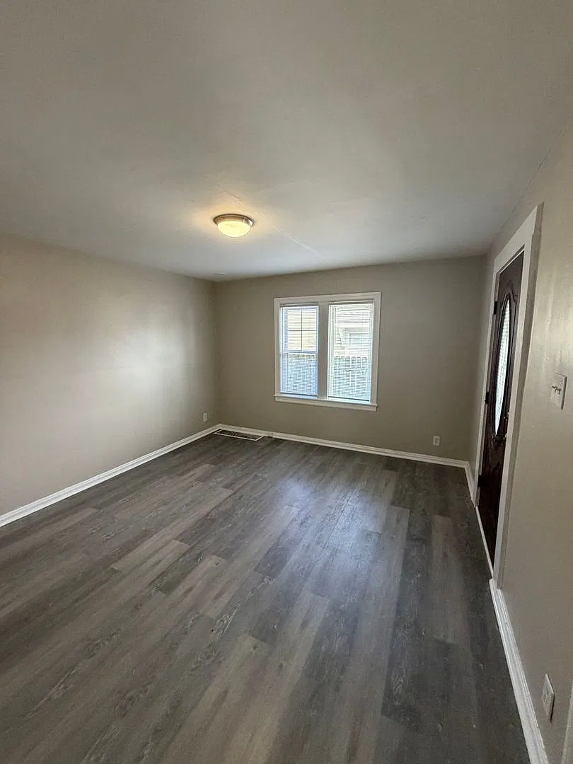 2 Bedroom Home Near Dequincy Park — Photo 1