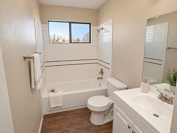 5th image of 4933 Turquoise Dr NE