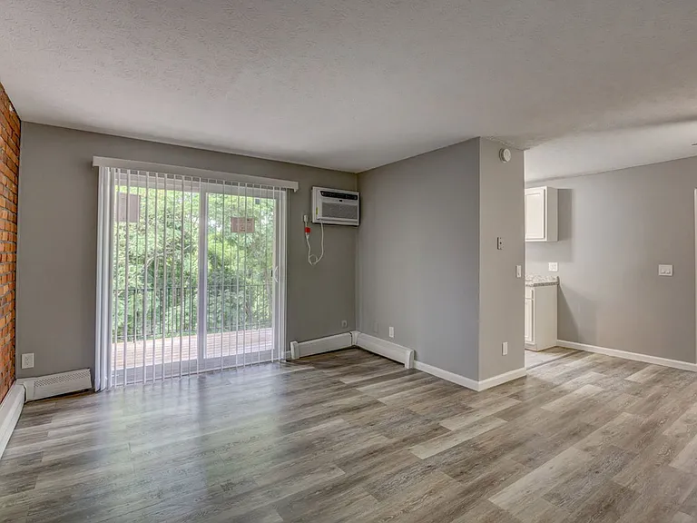 1589 Glen Parker Ave #11 — Photo 2