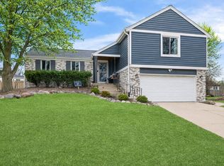 627 Buckthorn Ter, Buffalo Grove, IL 60089