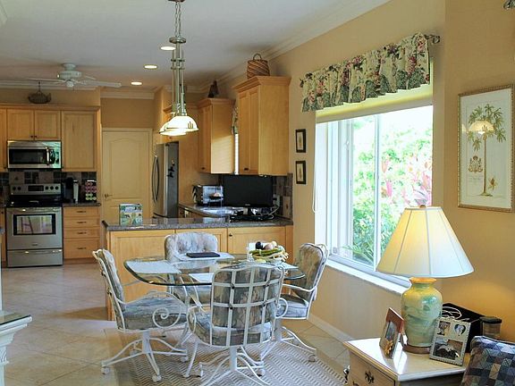 Eat-In Kitchen