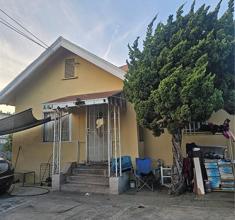 1st image of 227 W 47th St