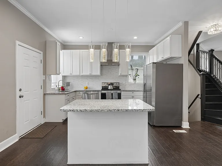 5647 Vernon Ave — Photo 11