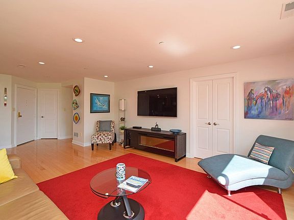 5th image of 415 Bond Pl Unit 1-C
