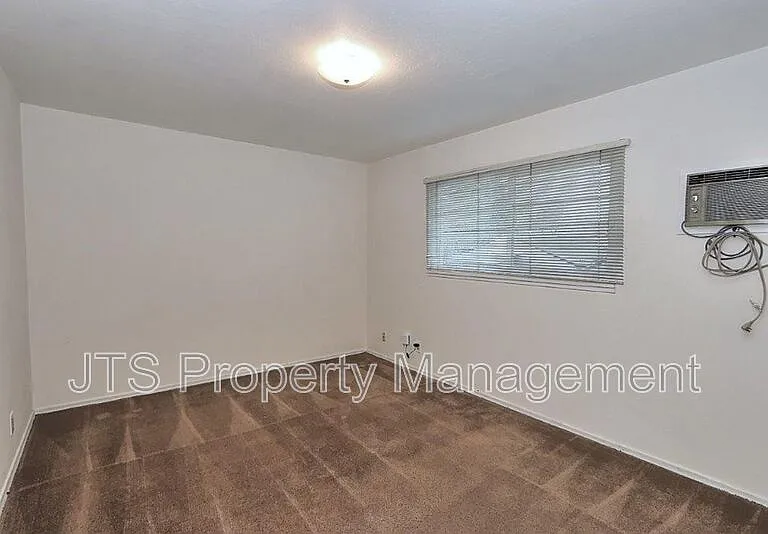 4439 V St #5 — Photo 11