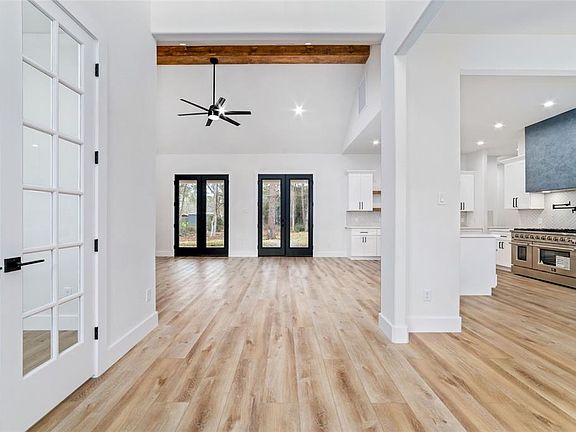 5th image of 508 Pelican St