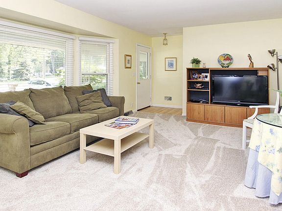 3rd image of 1003 Acorn Dr
