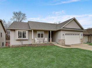 316 Skyland Way, Deerfield, WI 53531