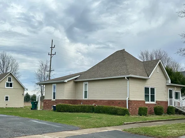 317 W Maple St, Flora, IN 46929