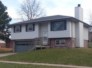 4507 Hallcliffe Rd, Lincoln, NE 68516