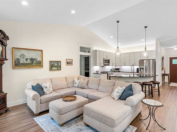 5th image of 8695 Spring Ridge Dr