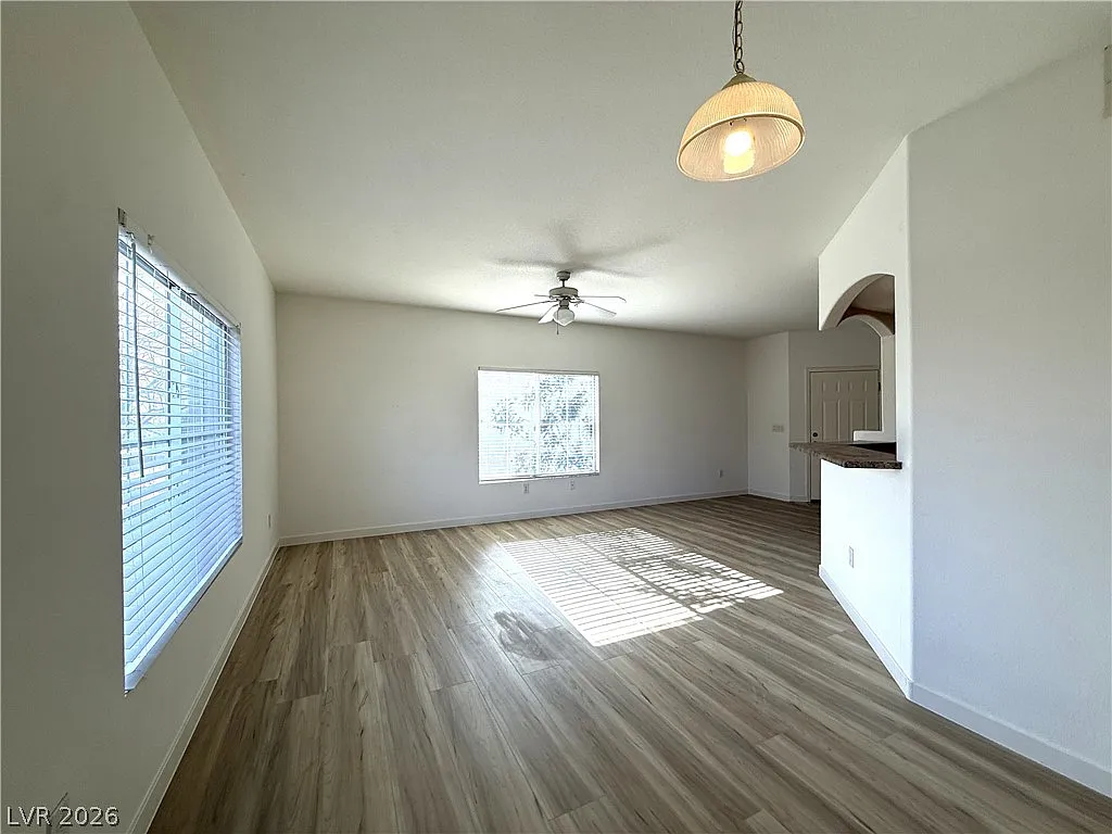 3 bed, 2.0 bath, 1409 sqft, $1,690 — Photo 4
