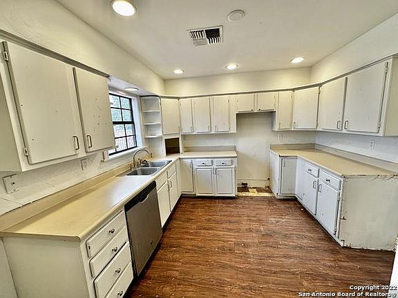 4th image of 111 Landis Dr