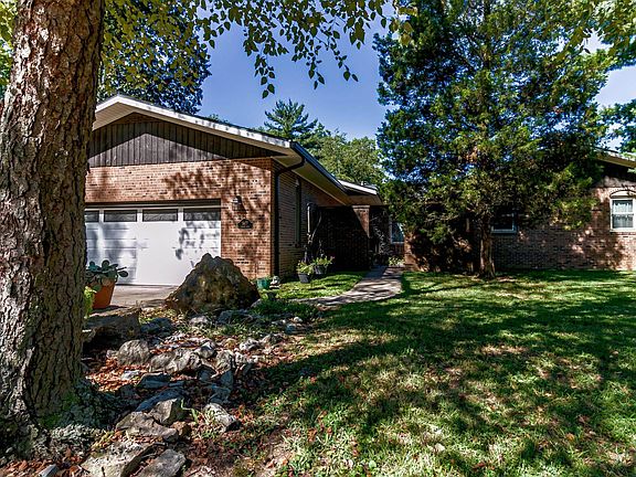 2nd image of 5677 Woods Ln