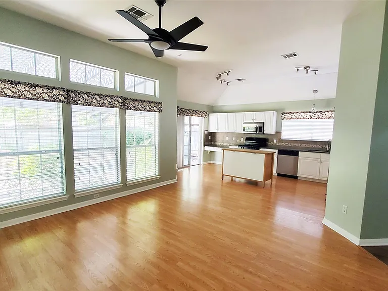 201 Rio Vista Dr — Photo 5