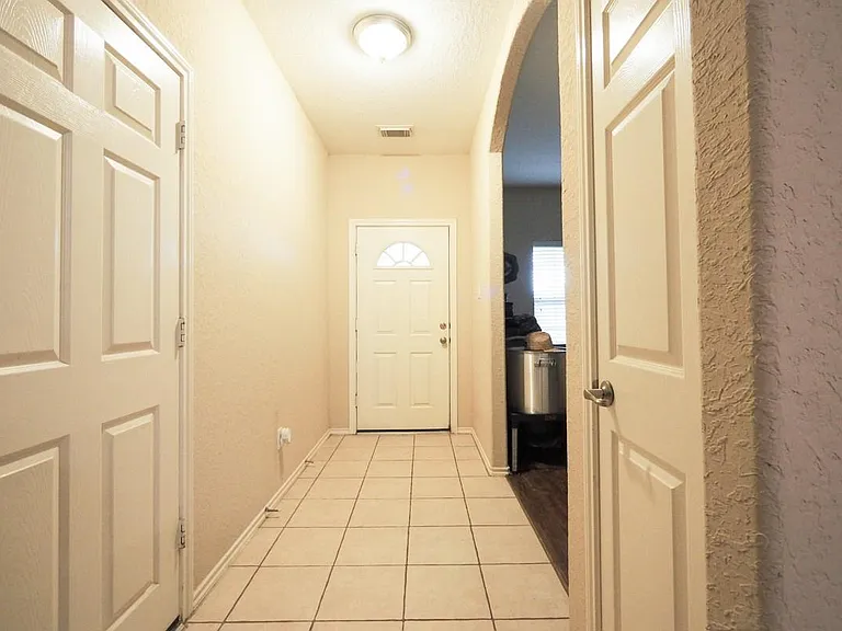 11219 Overland Trail Dr — Photo 3