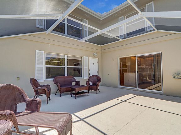 5th image of 2833 SW Lakemont Place