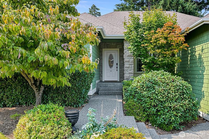 2nd image of 909 Nevada Street