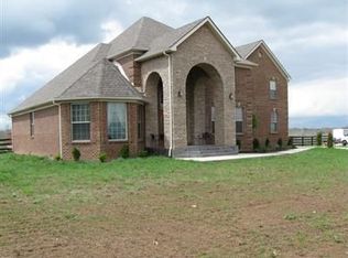 216 Colonial Dr, Versailles, KY 40383