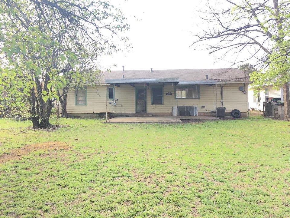 2nd image of 2909 Eugene St