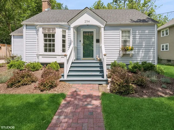 234 W Station St, Barrington, IL 60010
