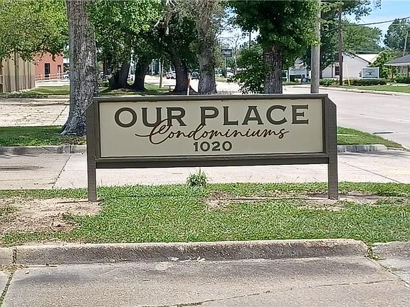 3rd image of 1020 W McNeese St APT 8H